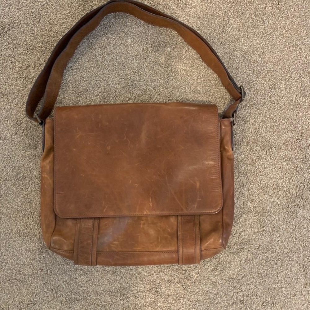 Frye Logan Messenger Bag - Picture 2 of 8